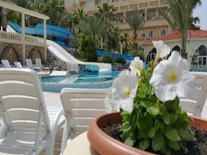 Oscar Resort Hotel كيرينيا المظهر الخارجي الصورة